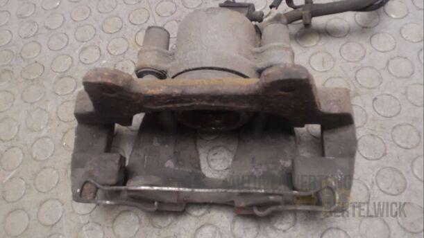 Foto: BREMSSATTEL  VORN RECHTS eines Alfa Romeo 146 1.6 Twin Spark Flair