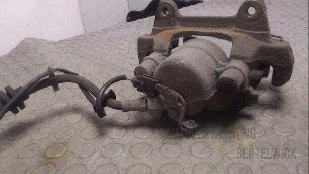 Foto: BREMSSATTEL  VORN RECHTS eines Alfa Romeo 146 1.6 Twin Spark Flair