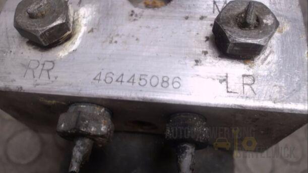 Foto: HAUPTBREMSAGGREGAT ABS eines Alfa Romeo 146 1.6 Twin Spark Flair