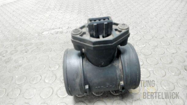 Foto: LUFTMASSENMESSER eines Alfa Romeo 146 1.6 Twin Spark Flair