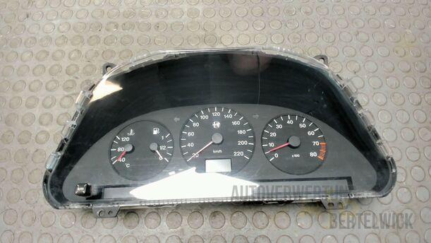 Foto: KOMBIINSTRUMENT / TACHOEINHEIT eines Alfa Romeo 146 1.6 Twin Spark Flair