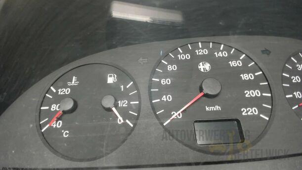 Foto: KOMBIINSTRUMENT / TACHOEINHEIT eines Alfa Romeo 146 1.6 Twin Spark Flair