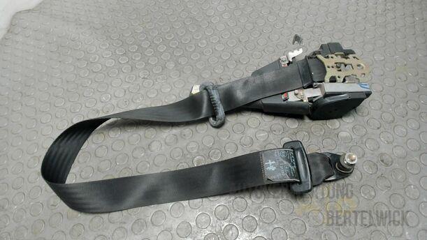 Foto: SICHERHEITSGURT VORNE RECHTS eines Alfa Romeo 146 1.6 Twin Spark Flair