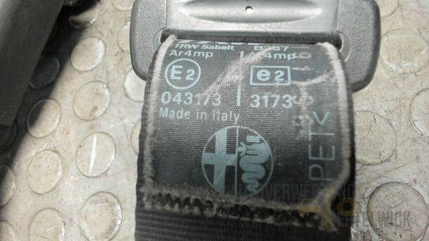 Foto: SICHERHEITSGURT VORNE RECHTS eines Alfa Romeo 146 1.6 Twin Spark Flair