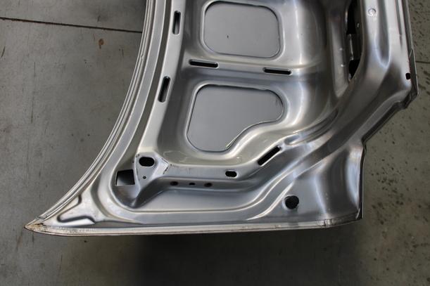 Foto: HECKKLAPPE / HECKDECKEL eines Ford Escort 16V