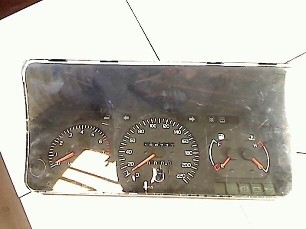 Foto: TACHOEINHEIT eines Volvo 440 2.0i