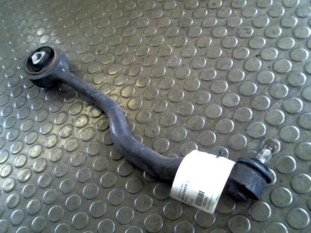 Foto: QUERLENKER VORN OBEN LINKS eines BMW 520i
