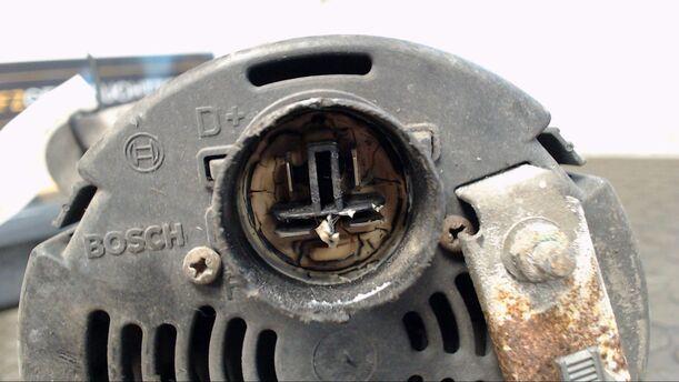 Foto: LICHTMASCHINE BOSCH eines Honda Civic 1.4i