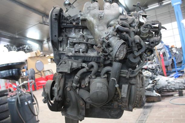 Foto: MOTOR F3N722 eines Renault R 21 GTS