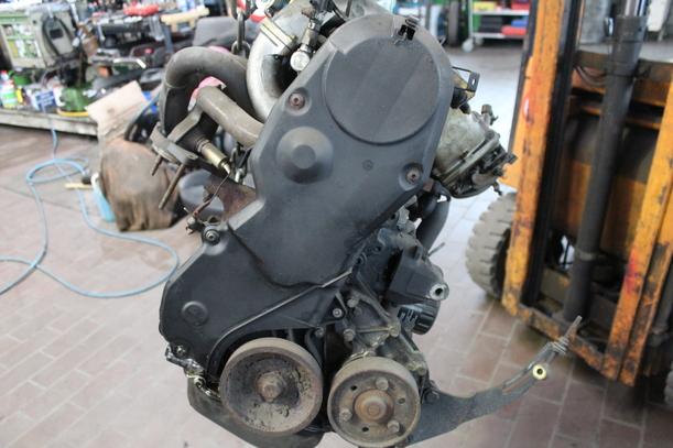 Foto: MOTOR F3N722 eines Renault R 21 GTS