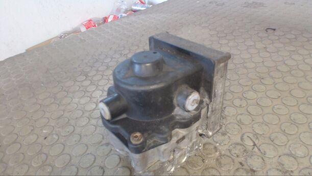 Foto: HAUPTBREMSAGGREGAT ABS eines Ford Mondeo Turnier 16V