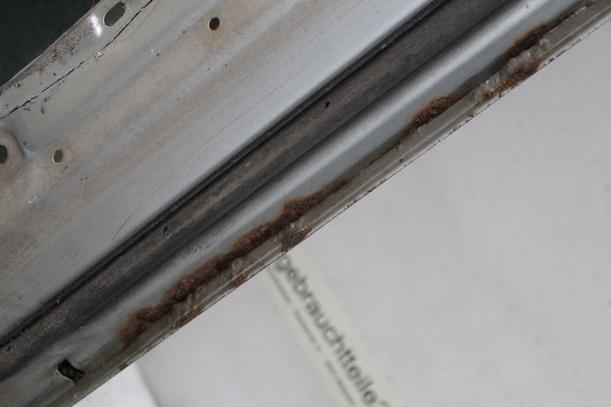 Foto: TÜR VORNE LINKS (4-Türer) eines Mazda 626 2.0i