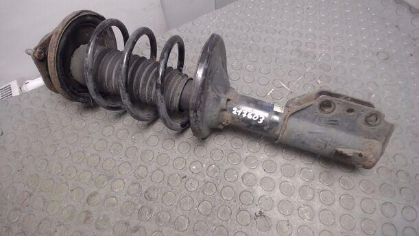 Foto: FEDERBEIN VORN LINKS eines Mazda 323 P 1.4
