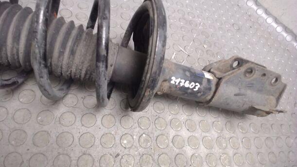 Foto: FEDERBEIN VORN LINKS eines Mazda 323 P 1.4