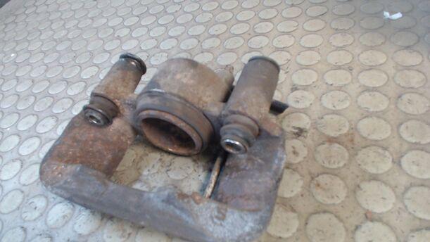 Foto: BREMSSATTEL VORN RECHTS eines Mazda 323 P 1.4