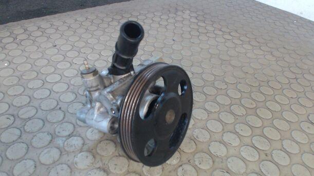 Foto: LENKGETRIEBEPUMPE / SERVOPUMPE eines Mazda 323 P 1.4