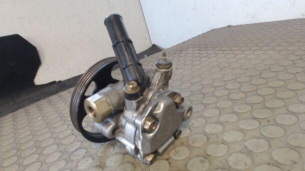 Foto: LENKGETRIEBEPUMPE / SERVOPUMPE eines Mazda 323 P 1.4