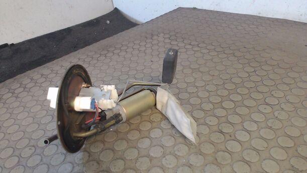 Foto: KRAFTSTOFFPUMPE / BENZINPUMPE eines Mazda 323 P 1.4