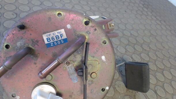 Foto: KRAFTSTOFFPUMPE / BENZINPUMPE eines Mazda 323 P 1.4