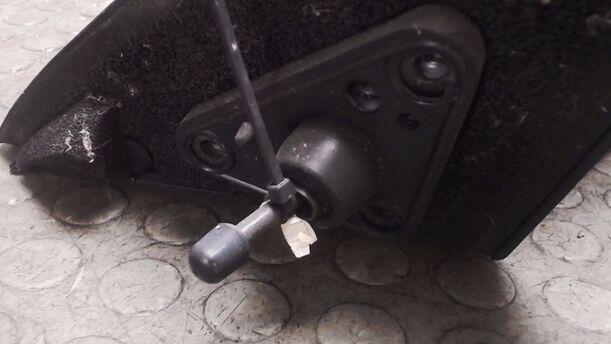 Foto: AUSSENSPIEGEL MECH. INNENVERSTELLB RECHTS eines Toyota Carina 1.6