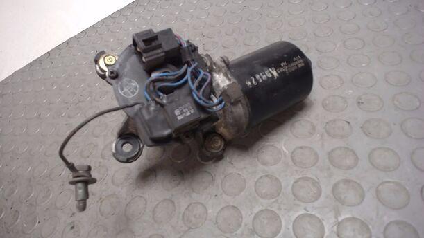 Foto: SCHEIBENWISCHERMOTOR VORN eines Mazda 121 16V Canvas Top