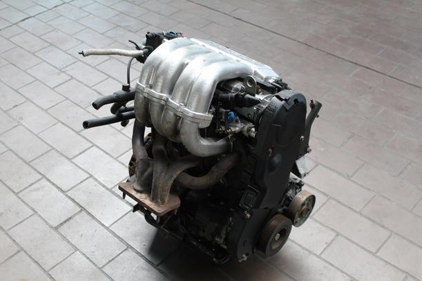 Foto: MOTOR 320F eines Volvo 460 2.0i