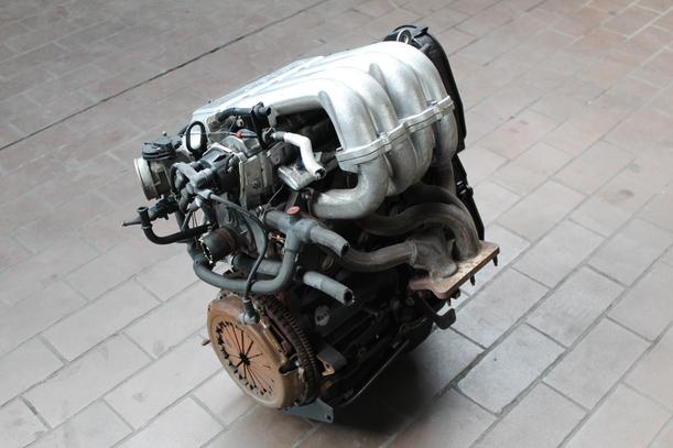 Foto: MOTOR 320F eines Volvo 460 2.0i