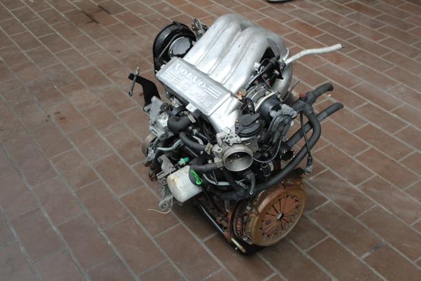 Foto: MOTOR 320F eines Volvo 460 2.0i