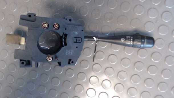 Foto: WISCHERSCHALTER eines Nissan 100