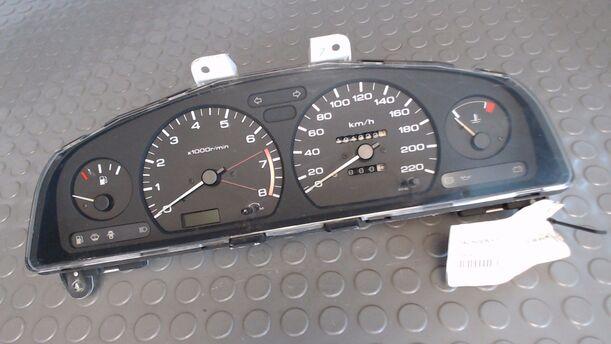 Foto: TACHOEINHEIT / KOMBIINSTRUMENT eines Nissan 100