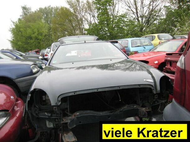 Foto: MOTORHAUBE eines Ford Scorpio Turnier