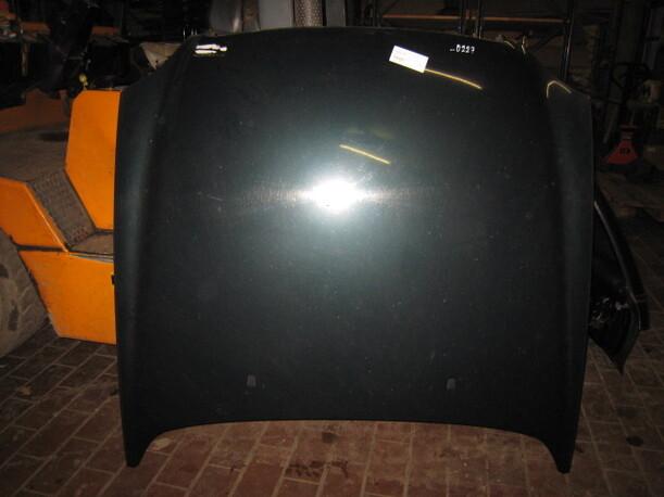 Foto: MOTORHAUBE eines Ford Scorpio Turnier