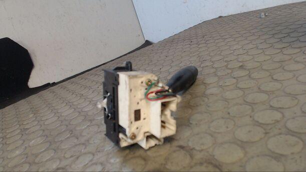Foto: BLINKSCHALTER/KOMBISCHALTER L eines Mitsubishi Lancer 1600