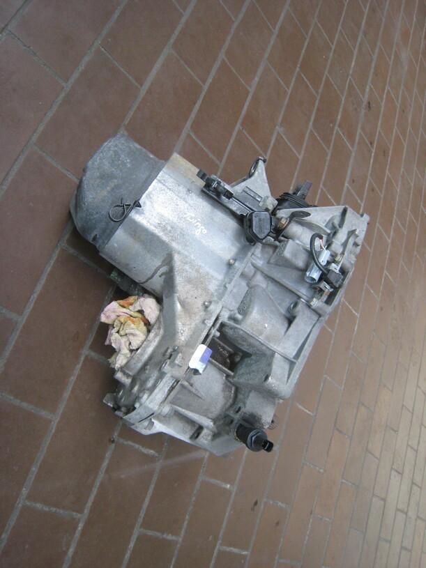 Foto: SCHALTGETRIEBE 5-GANG eines Renault Twingo 1.2