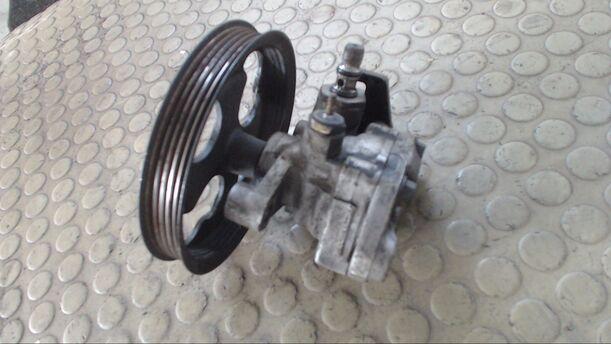 Foto: LENKGETRIEBEPUMPE / SERVOPUMPE eines Mitsubishi Colt 1300