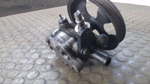 Foto: LENKGETRIEBEPUMPE / SERVOPUMPE eines Mitsubishi Colt 1300