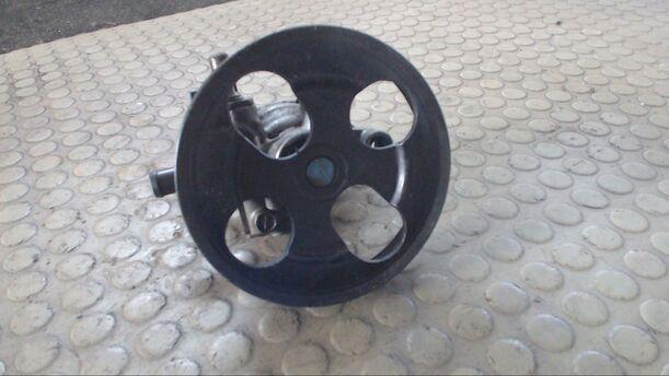 Foto: LENKGETRIEBEPUMPE / SERVOPUMPE eines Mitsubishi Colt 1300