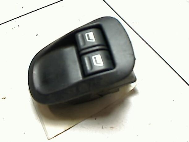 Foto: FENSTERHEBERSCHALTER eines Peugeot 206 60
