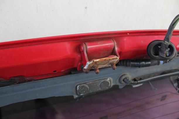 Foto: HECKKLAPPE OBEN / HECKSCHEIBE eines Honda Civic 1.5i