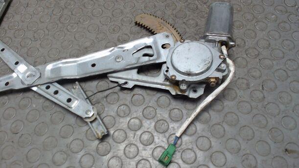 Foto: FENSTERHEBER ELEKTRISCH VR eines Subaru Legacy 2.0 4WD GL