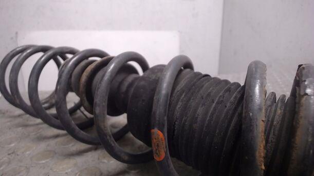 Foto: FEDERBEIN HINTEN LINKS eines Mazda 121 GLX