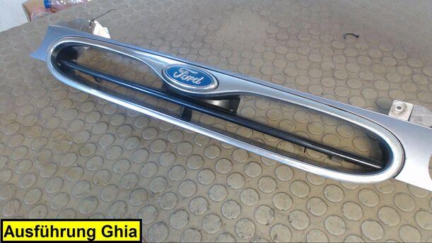 Foto: KÜHLERGRILL eines Ford Mondeo Turnier V6 GLX