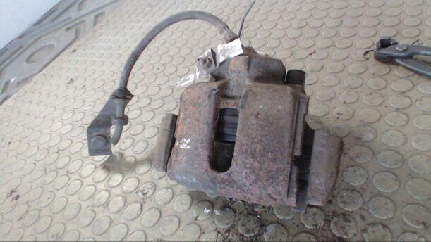 Foto: BREMSSATTEL VORN RECHTS eines Ford Mondeo Turnier V6 GLX