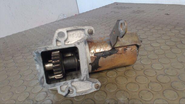 Foto: ANLASSER / STARTER eines Ford Mondeo Turnier V6 GLX