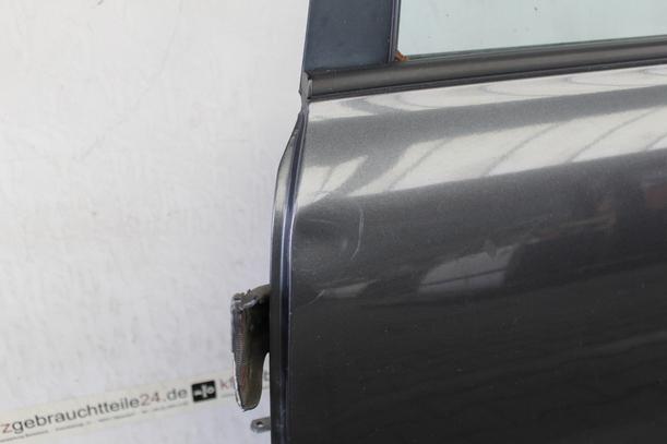 Foto: TÜR HINTEN LINKS eines Nissan Sunny Traveller GLX