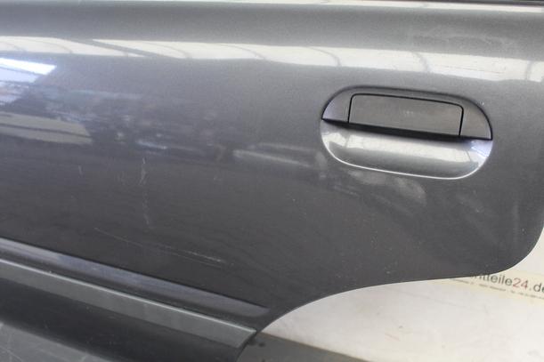 Foto: TÜR HINTEN LINKS eines Nissan Sunny Traveller GLX