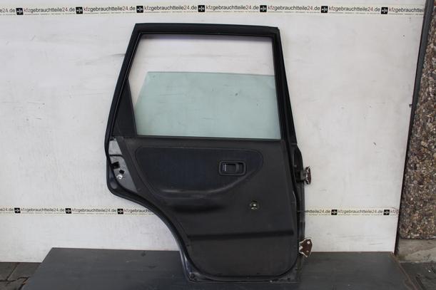 Foto: TÜR HINTEN LINKS eines Nissan Sunny Traveller GLX