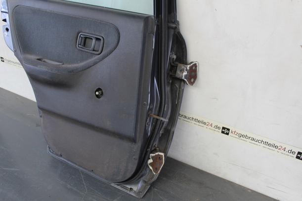 Foto: TÜR HINTEN LINKS eines Nissan Sunny Traveller GLX