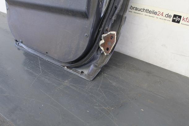 Foto: TÜR HINTEN LINKS eines Nissan Sunny Traveller GLX