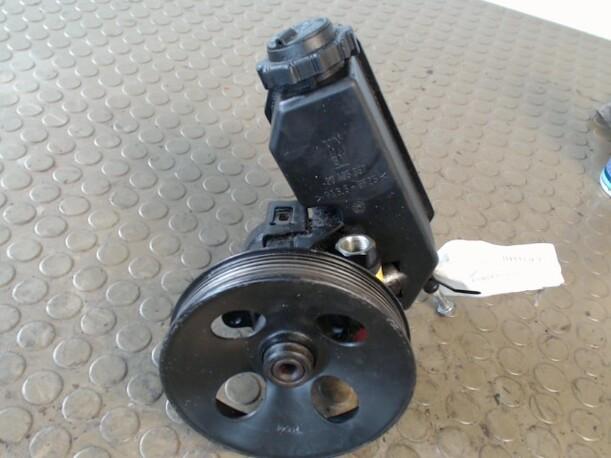 Foto: LENKGETRIEBEPUMPE eines Opel Vectra 1.6 Caravan GLX